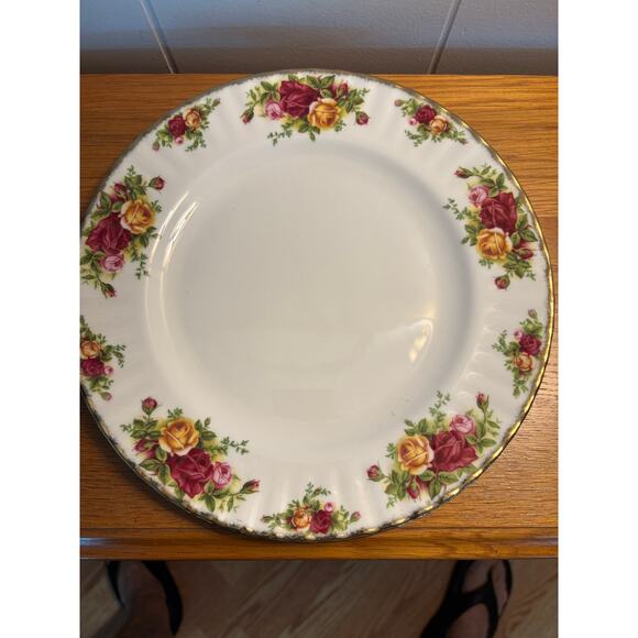 VINTAGE 1962 ROYAL ALBERT "OLD COUNTRY ROSES" BONE CHINA DINNER PLATE - Picture 4 of 5